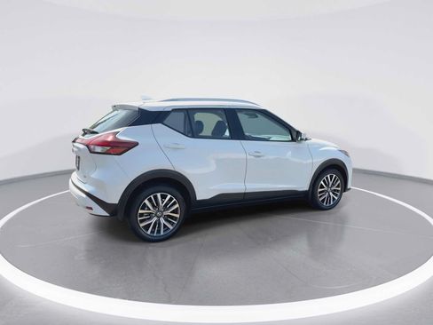 Used 2021 Nissan Kicks SV FWD image 8