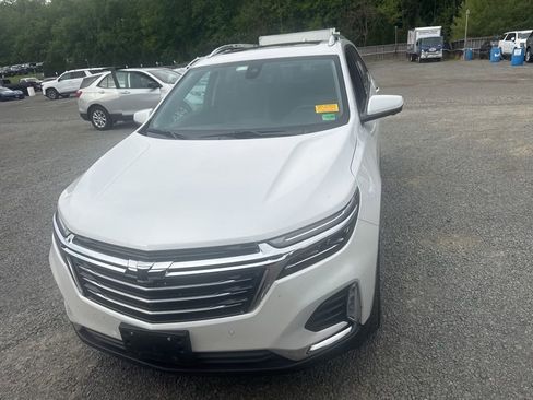 Used 2024 Chevrolet Equinox Premier image 2