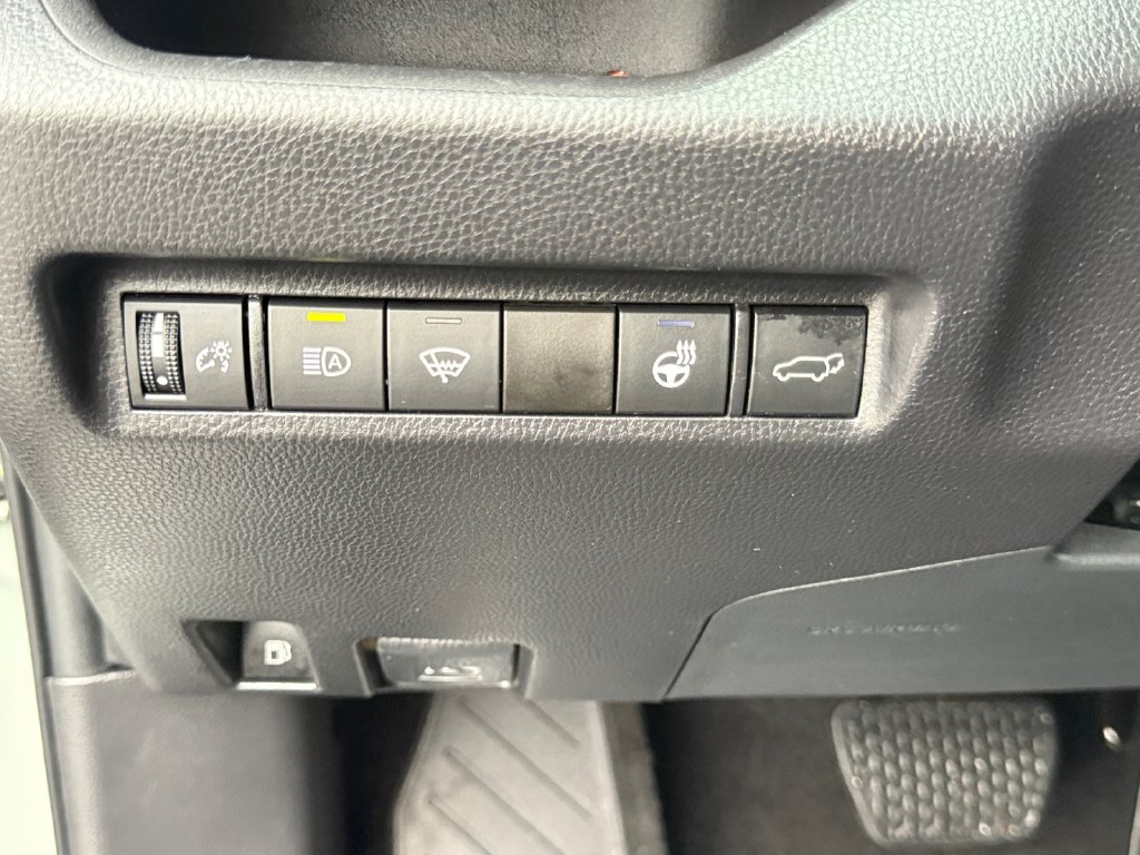 Used 2022 Toyota RAV4 XLE Premium AWD/4WD image 20