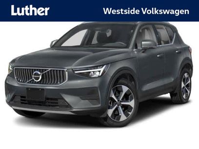 Used 2025 Volvo XC40 B5 Core