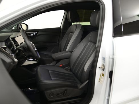 Used 2025 Audi Q4 e-tron Premium Plus w/ Premium Plus image 5