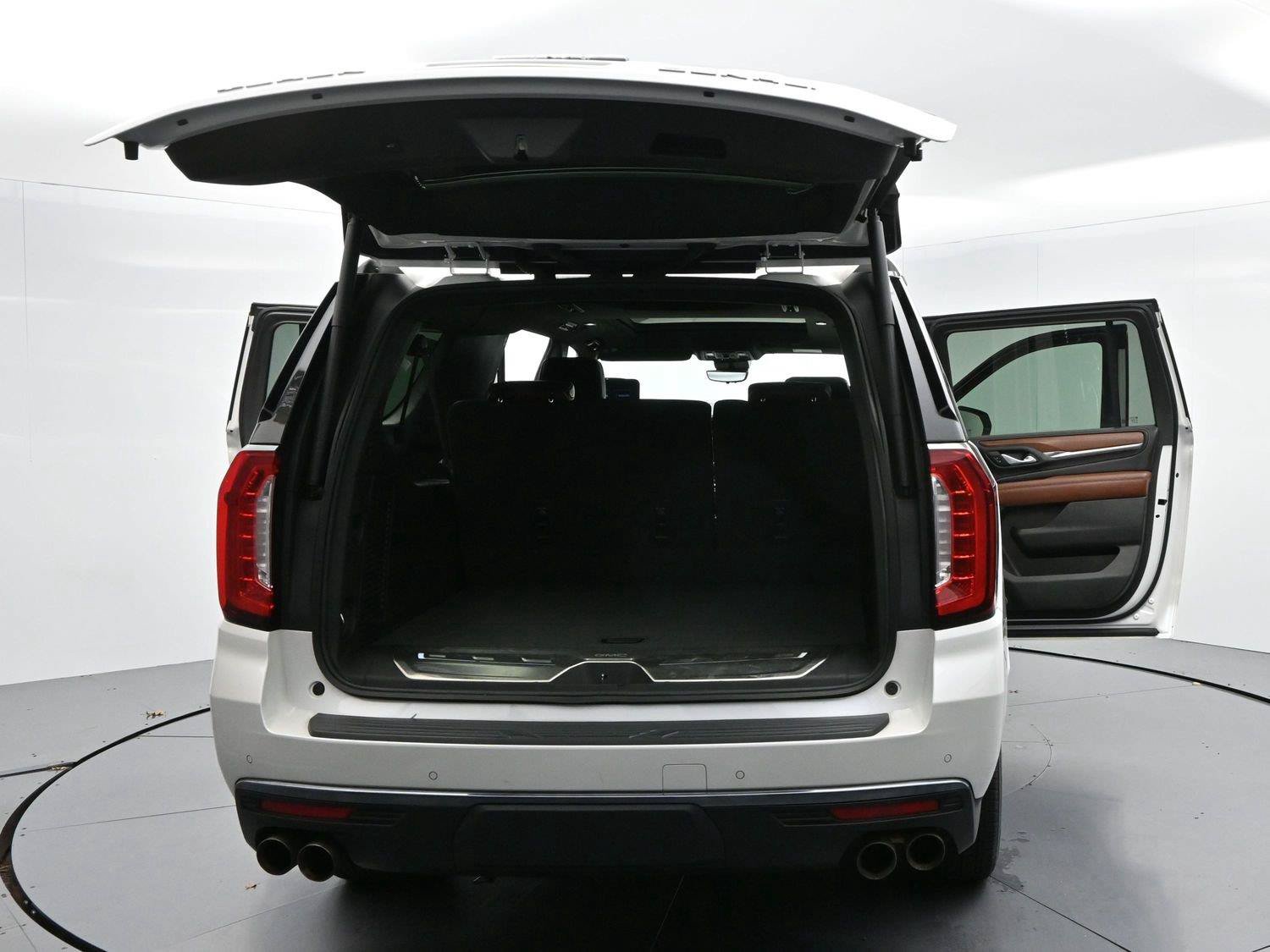 Used 2023 GMC Yukon XL Denali Ultimate AWD/4WD image 46