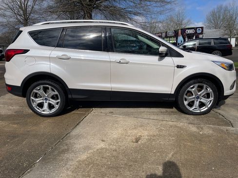 Used 2019 Ford Escape Titanium image 4