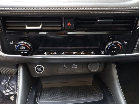 Used 2023 Nissan Rogue SL AWD/4WD image 11