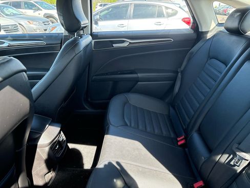 Used 2016 Ford Fusion SE w/ Equipment Group 202A FWD image 14