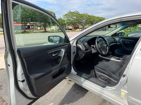 Used 2015 Nissan Altima 2.5 S w/ Power Driver Seat Package FWD image 9