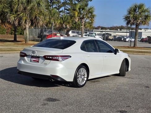 Used 2019 Toyota Camry XLE image 5