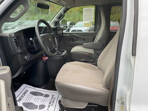 Used 2017 Chevrolet Express 3500 LT w/ LT Preferred Equipment Group image 12