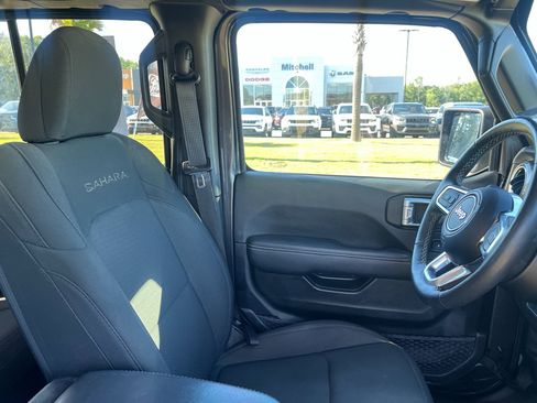 Used 2023 Jeep Wrangler Unlimited Sahara w/ Cold Weather Group AWD/4WD image 15