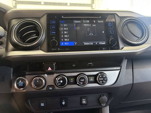 Used 2017 Toyota Tacoma TRD Sport w/ Tow Package (A/T) AWD/4WD image 18