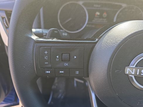 Used 2022 Nissan Rogue SV image 17