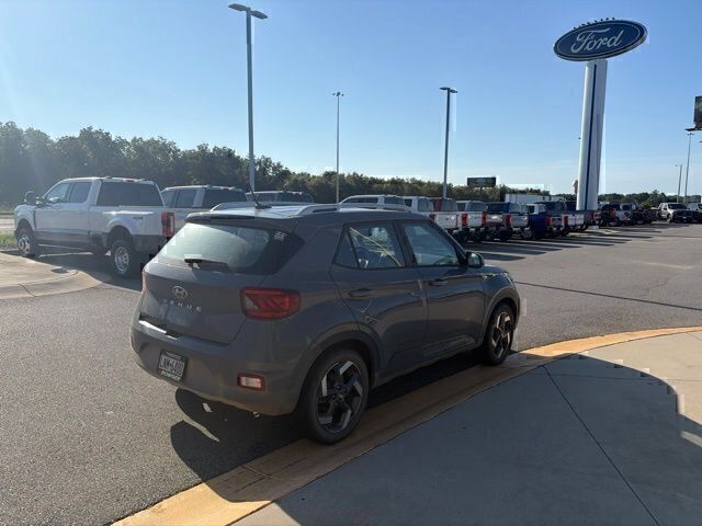 Used 2023 Hyundai Venue SEL w/ Cargo Package FWD image 5