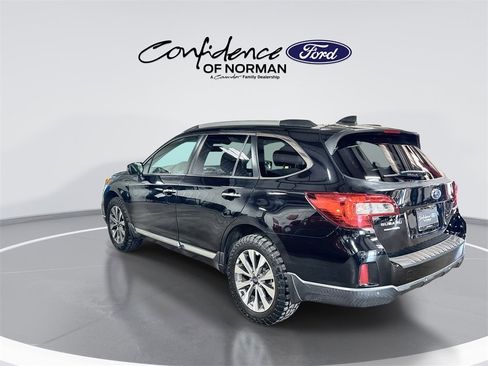 Used 2017 Subaru Outback 2.5i Touring image 6