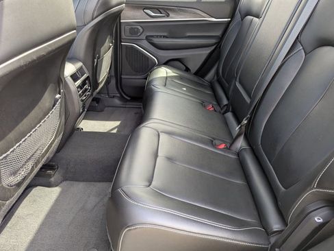 Used 2023 Jeep Grand Cherokee Limited w/ Black Appearance Package image 20