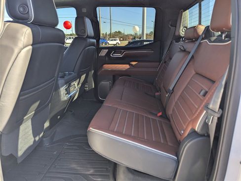 Used 2024 GMC Sierra 1500 Denali Ultimate image 9