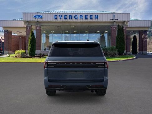 New 2025 Lincoln Navigator Reserve w/ Jet Appearance Package AWD/4WD image 5