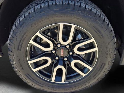 Used 2024 GMC Sierra 1500 AT4 w/ Technology Package AWD/4WD image 9