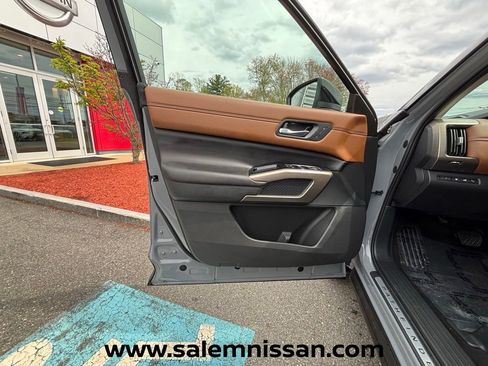 Used 2025 Nissan Pathfinder Platinum w/ Cargo Package AWD/4WD image 12