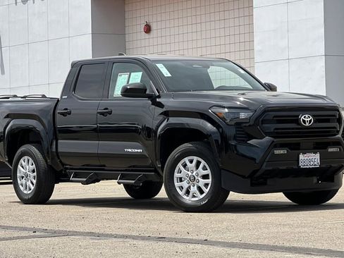 Certified 2025 Toyota Tacoma SR5 AWD/4WD image 2