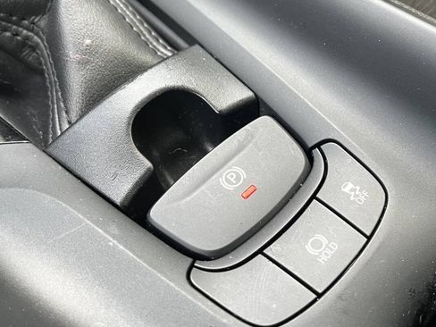 Used 2019 Toyota C-HR LE FWD image 17