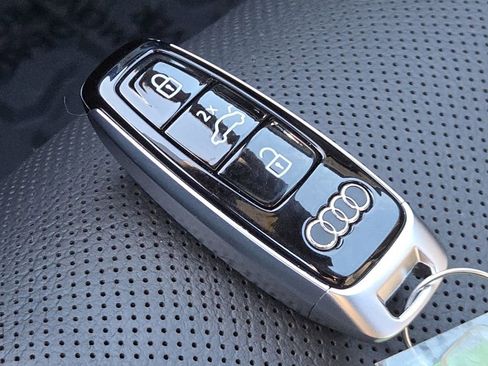 Used 2025 Audi Q8 Prestige image 38