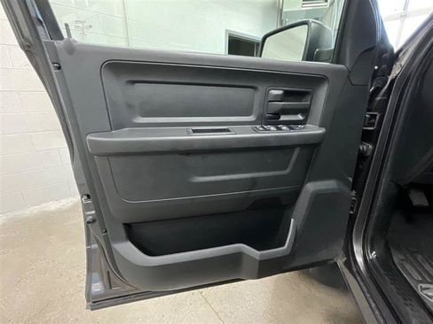 Used 2017 RAM 1500 Express AWD/4WD image 10