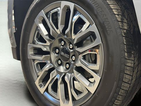 Used 2024 GMC Yukon Denali Ultimate w/ LPO, Floor Liner Package image 9