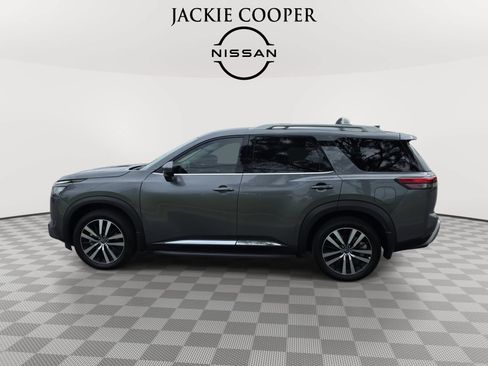 Used 2025 Nissan Pathfinder Platinum w/ Cargo Package FWD image 8