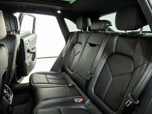 New 2026 Porsche Macan image 22
