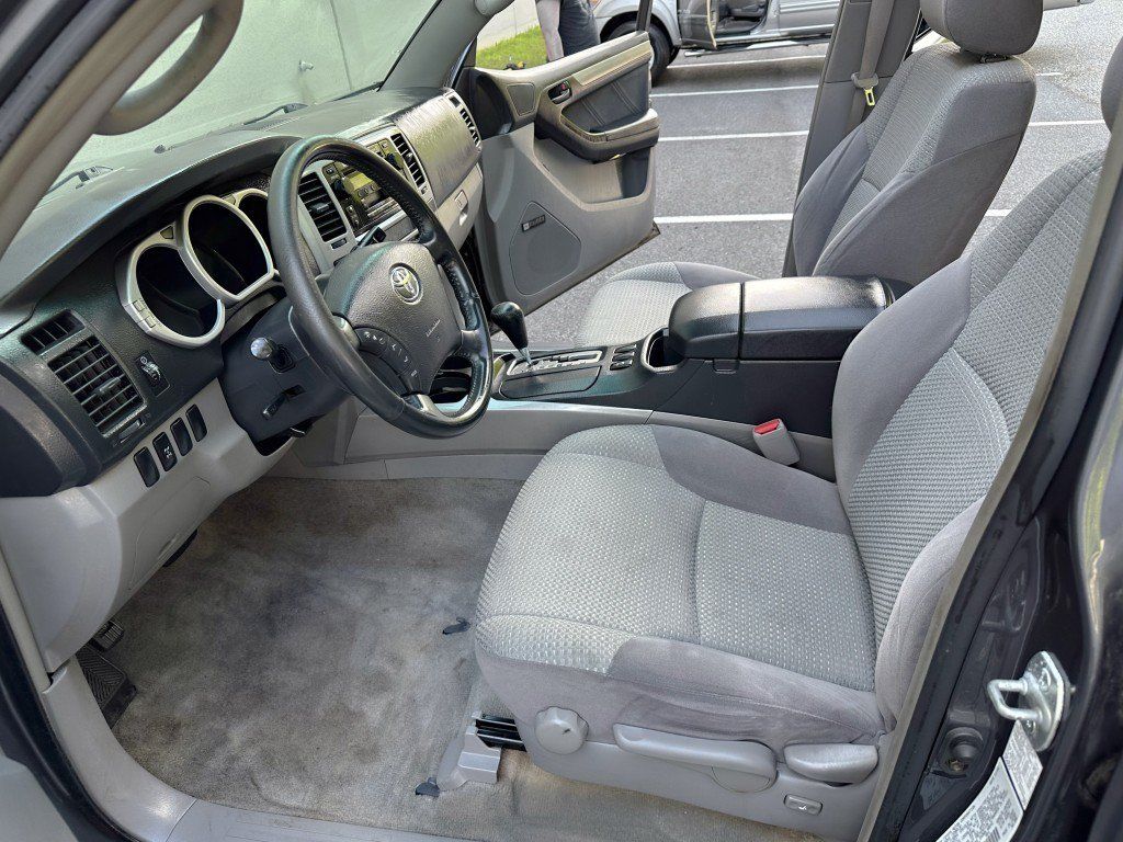 Used 2003 Toyota 4Runner SR5 w/ 4Runner Convenience Pkg AWD/4WD image 17