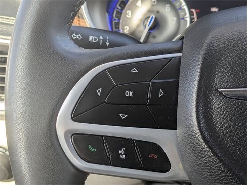 Used 2023 Chrysler Pacifica Limited image 18