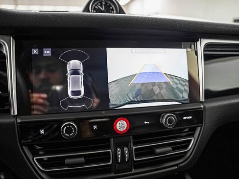 Certified 2026 Porsche Macan AWD/4WD image 26