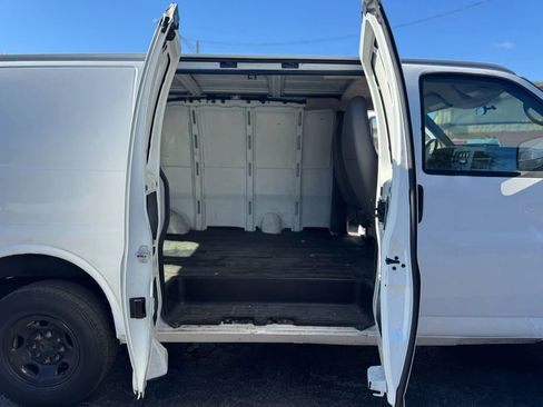 Used 2011 Chevrolet Express 2500 Van 3D image 16