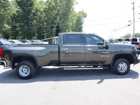 Used 2022 Chevrolet Silverado 3500 LTZ w/ LTZ Convenience Package AWD/4WD image 4