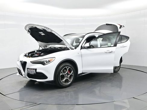 Used 2022 Alfa Romeo Stelvio Ti image 31