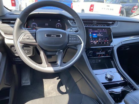 Certified 2023 Jeep Grand Cherokee Laredo w/ Luxury Tech Group I AWD/4WD image 11