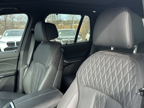 Used 2025 BMW X5 xDrive40i w/ Executive Package image 18
