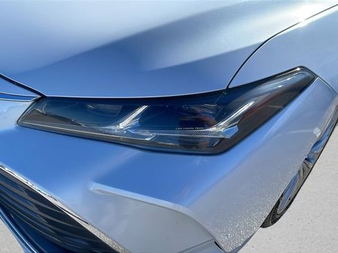 Used 2019 Toyota Avalon Limited image 9