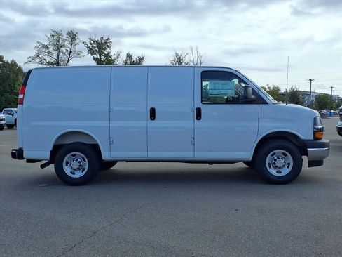 New 2026 Chevrolet Express 2500 w/ Driver Convenience Package image 22