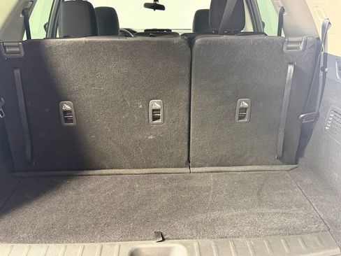 Used 2024 Nissan Pathfinder S image 28