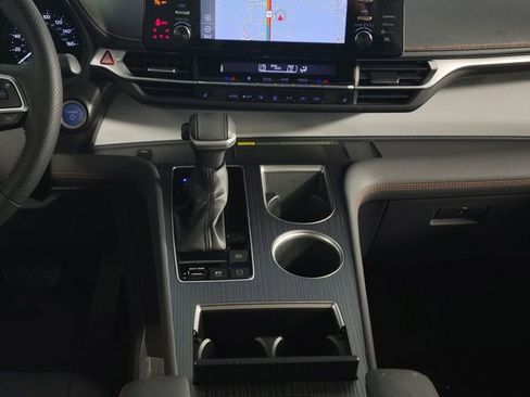 Used 2022 Toyota Sienna XSE image 26