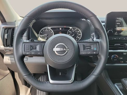 Used 2023 Nissan Pathfinder SL AWD/4WD image 19