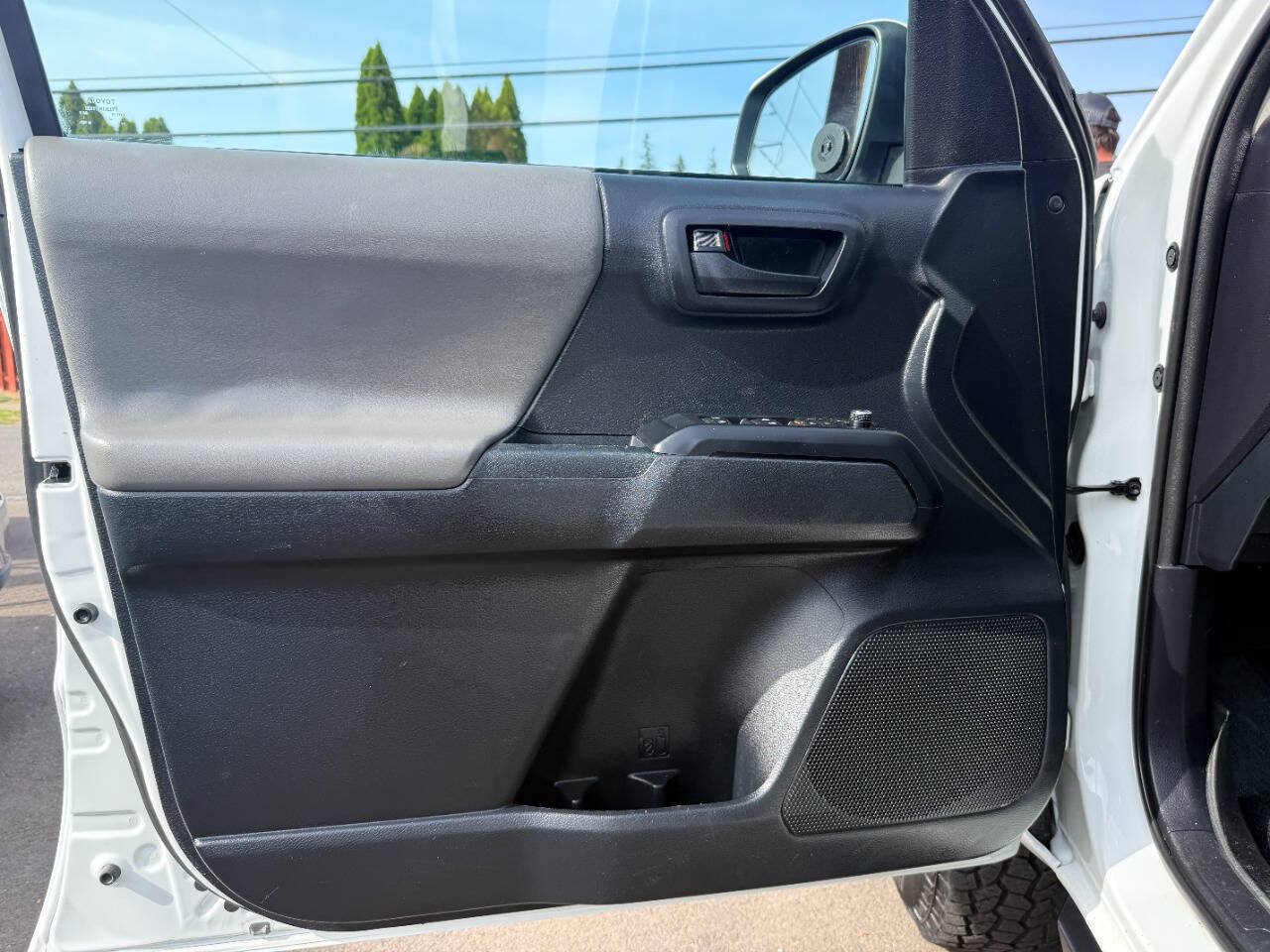 Used 2018 Toyota Tacoma SR w/ SR Convenience Package RWD image 27
