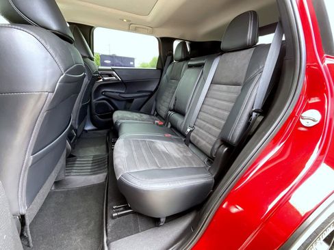 Used 2023 Mitsubishi Outlander SE FWD image 20