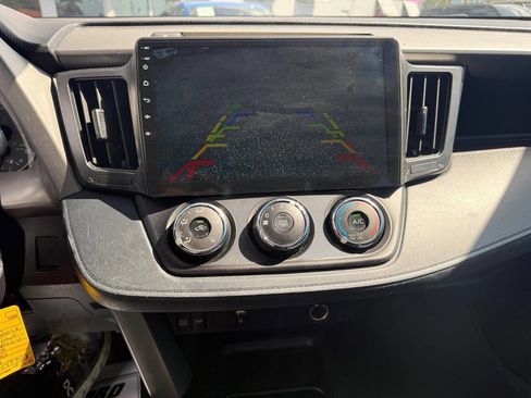 Used 2018 Toyota RAV4 LE image 24