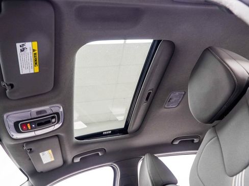 Used 2024 Hyundai Elantra SEL w/ Convenience Package image 35