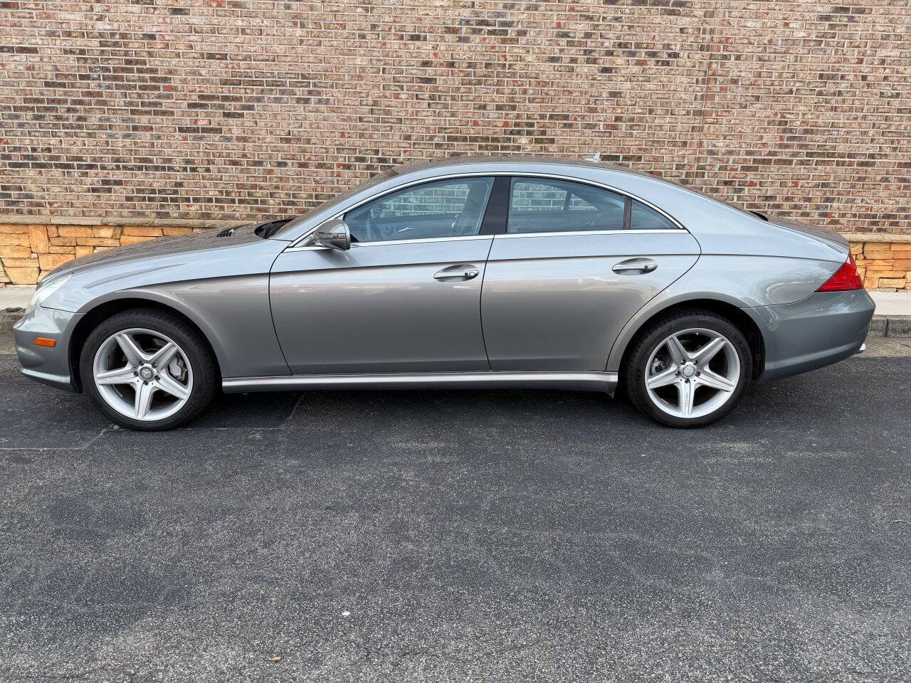 Used 2011 Mercedes-Benz CLS 550 image 2