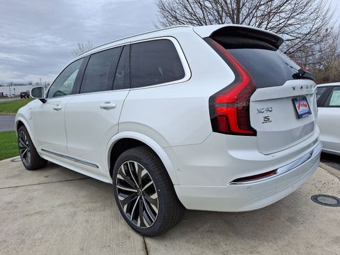 New 2025 Volvo XC90 T8 Plus image 3