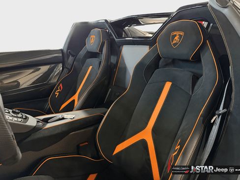 Used 2021 Lamborghini Aventador SVJ AWD/4WD image 12