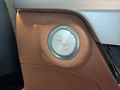 Certified 2025 Kia Telluride AWD image 18